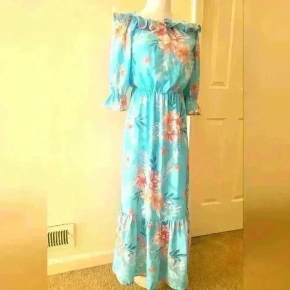 Willow Drive small long floral beautiful dress, new without tag. - Picture 2 of 9